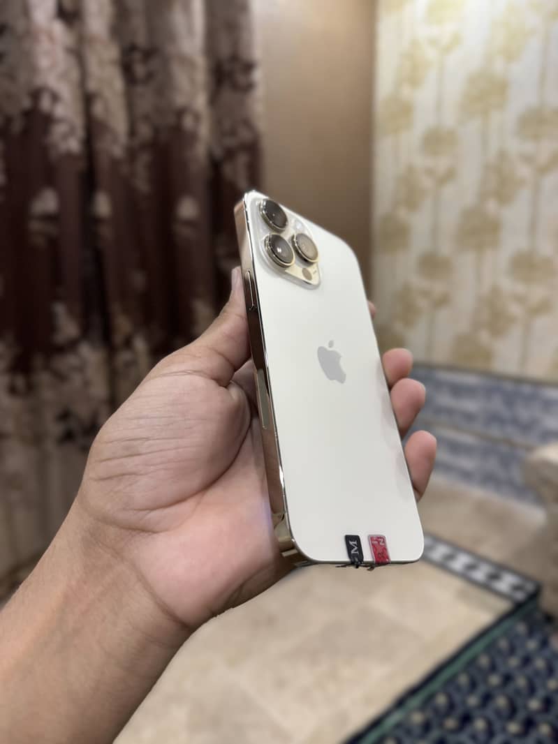iPhone 14 Pro Max 2