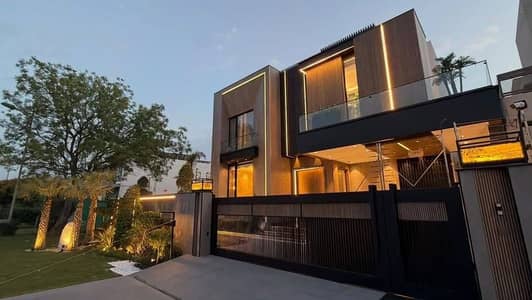 1 Kanal Double Gate Corner House For Rent In DHA Phase 1