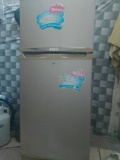 Waves Medium Refrigerator (1 door)
