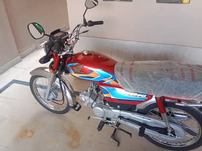 Honda cd 70 like new bike 1100 km use just by and drive
