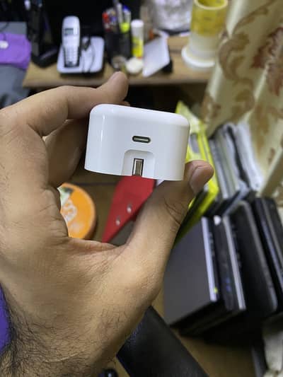 Apple 20 Watt Charger ! ORIGINAL