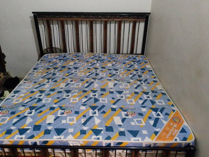 metal bed 0