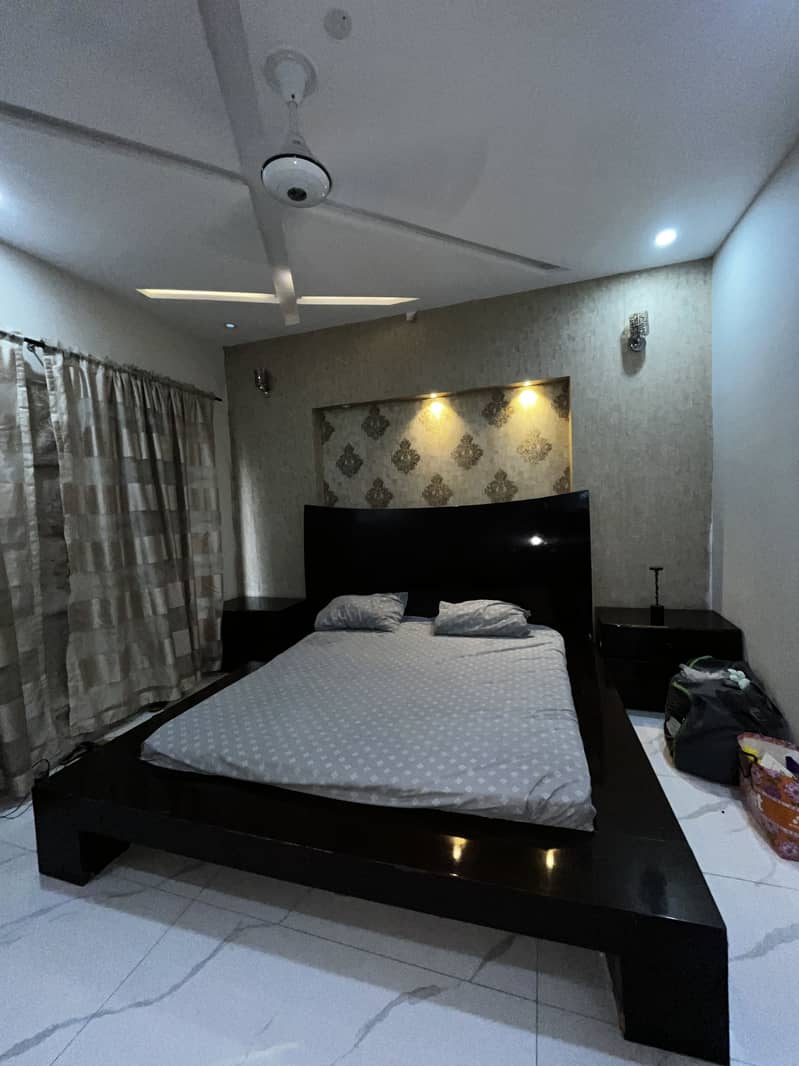 King size bed 4