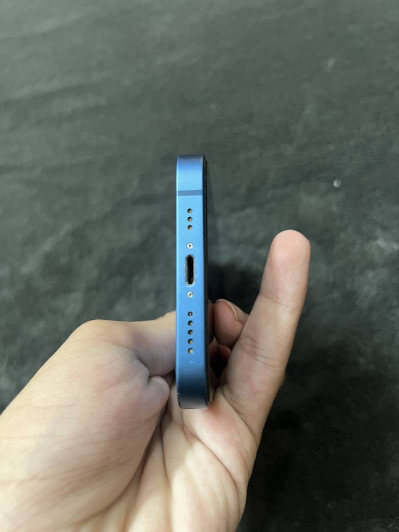 IPhone 13 4