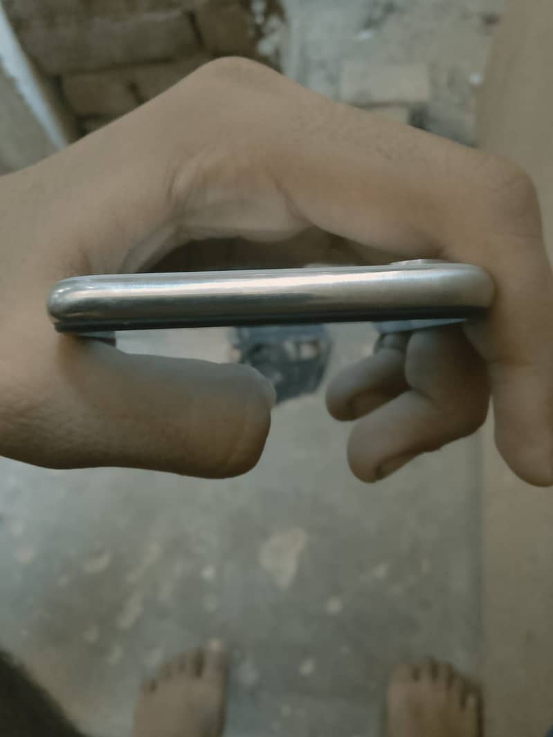 Apple iPhone X 4