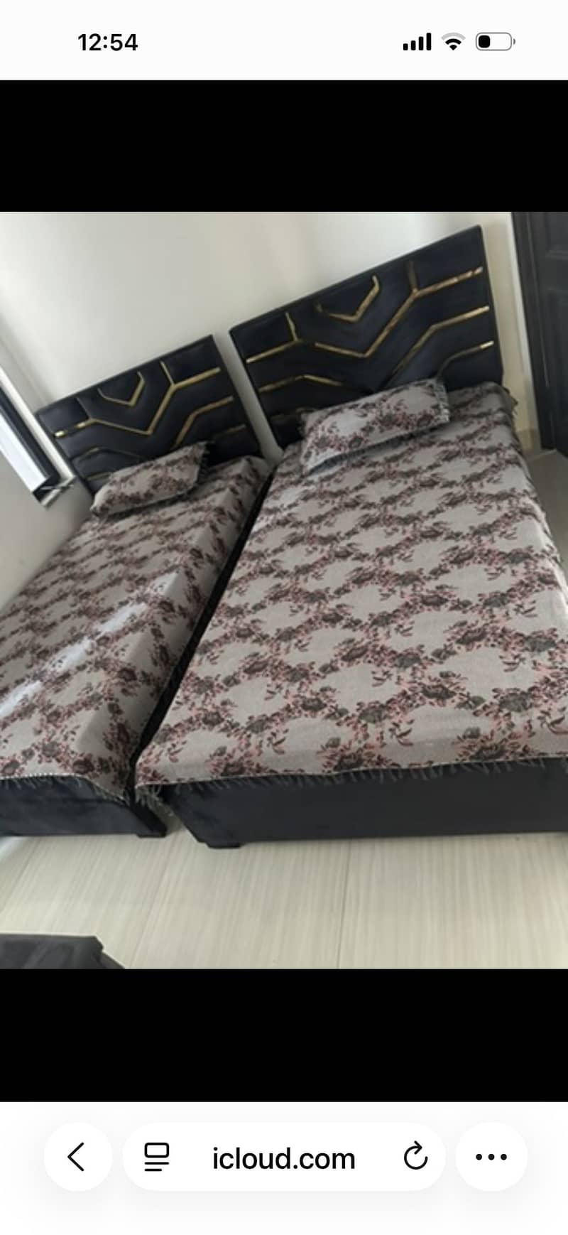 2 single bed with one Side table 0
