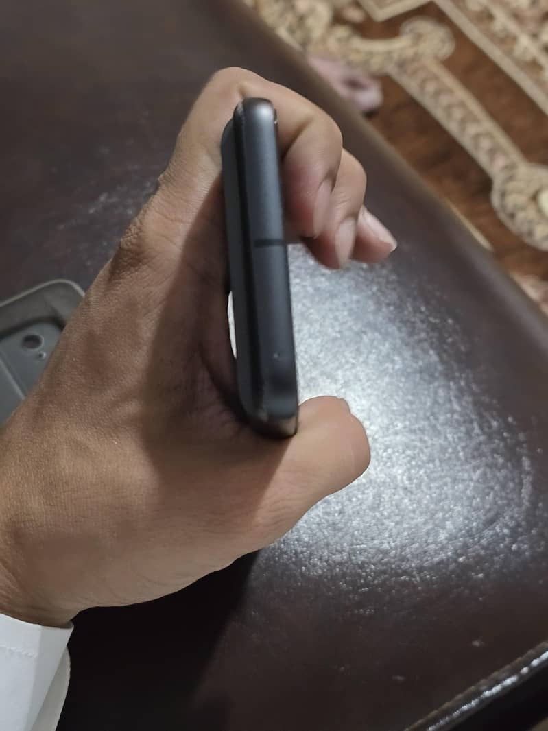 Google Pixel 8 4
