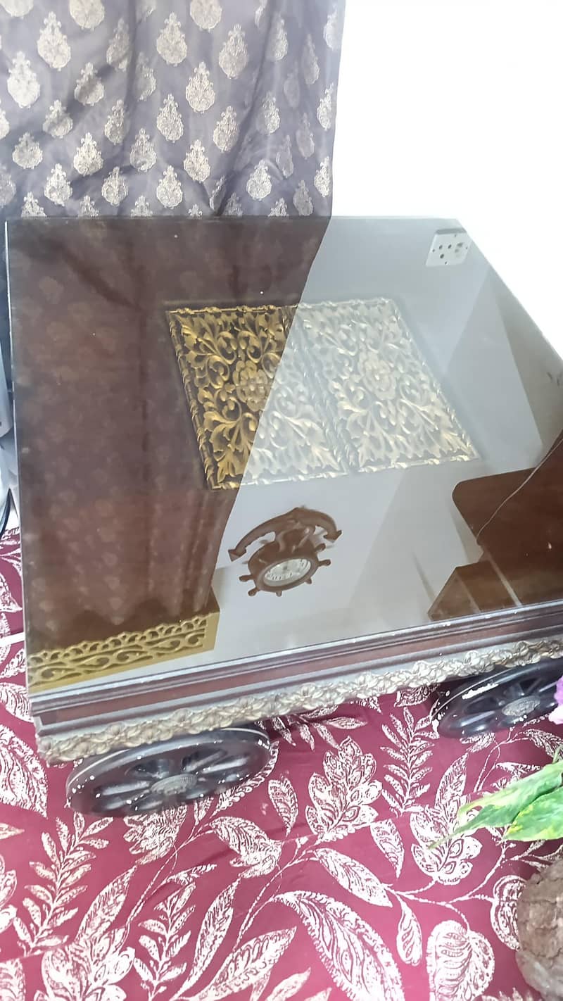 wooden table 0