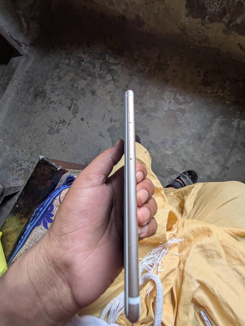 Apple iPhone 6 Plus 4