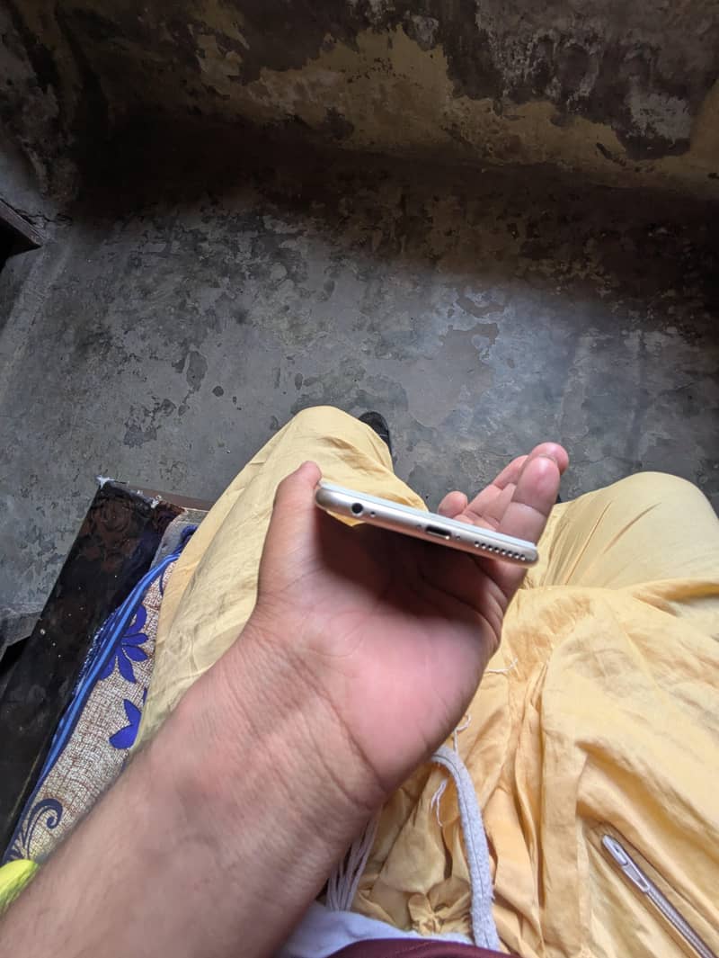 Apple iPhone 6 Plus 5