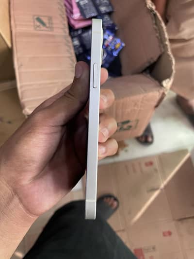 iPhone 12 white colour shoqeen log Tabta kare
