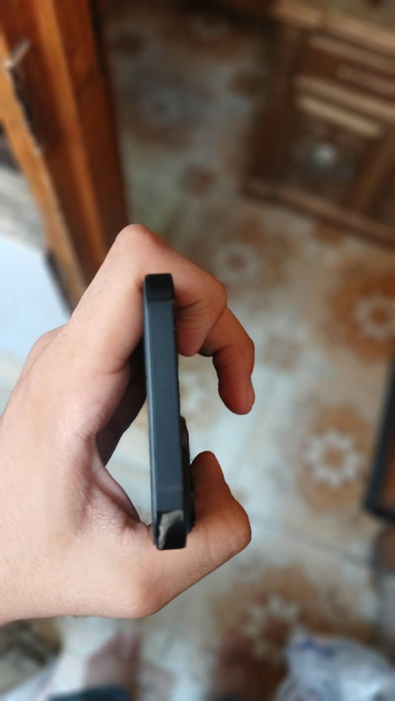 Apple iPhone 13 2