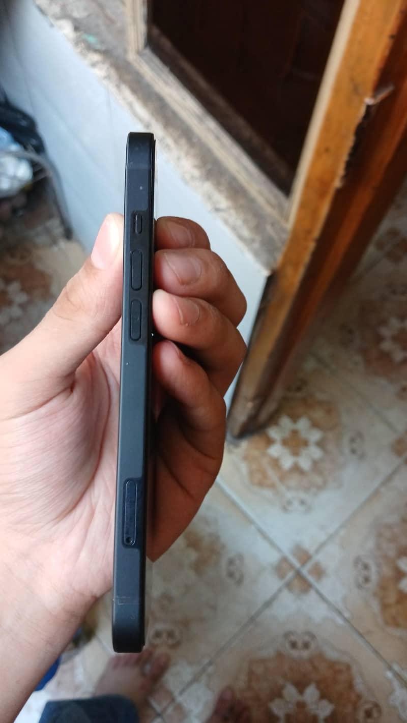 Apple iPhone 13 3
