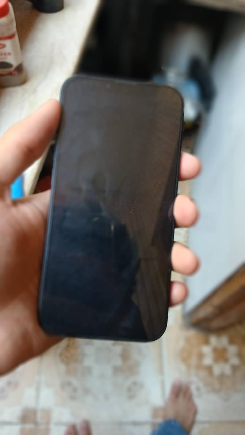 Apple iPhone 13 4