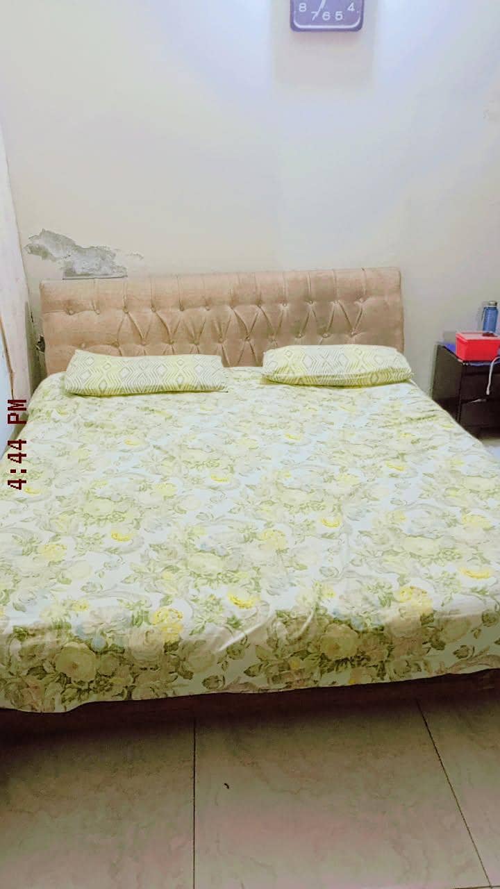 queen bed 1