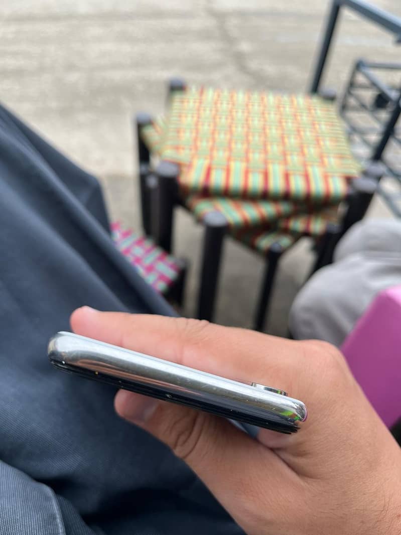 Apple iPhone X 3