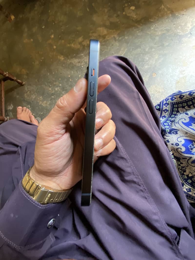 Apple iPhone 14 3