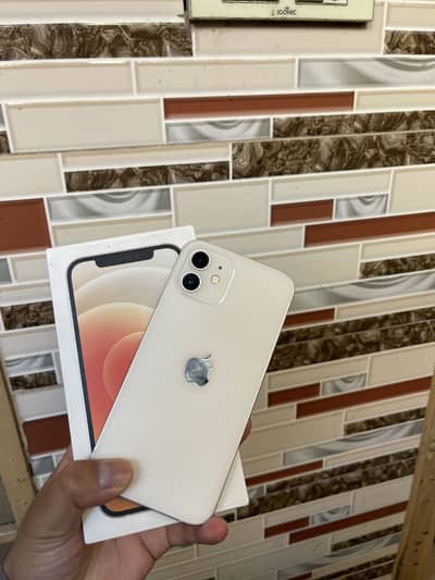 iPhone 12 (White) - 64GB - Pristine 10/10 Condition
