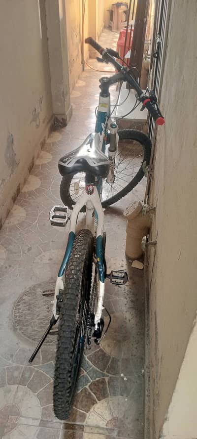 Mountain bicycle gear cycle