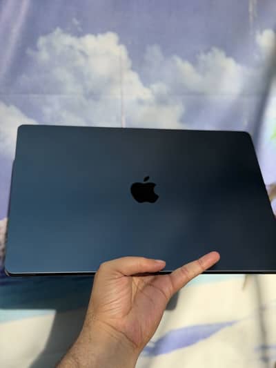 MACBOOK AIR M3 15’’ 512GB BRAND NEW CONDITION