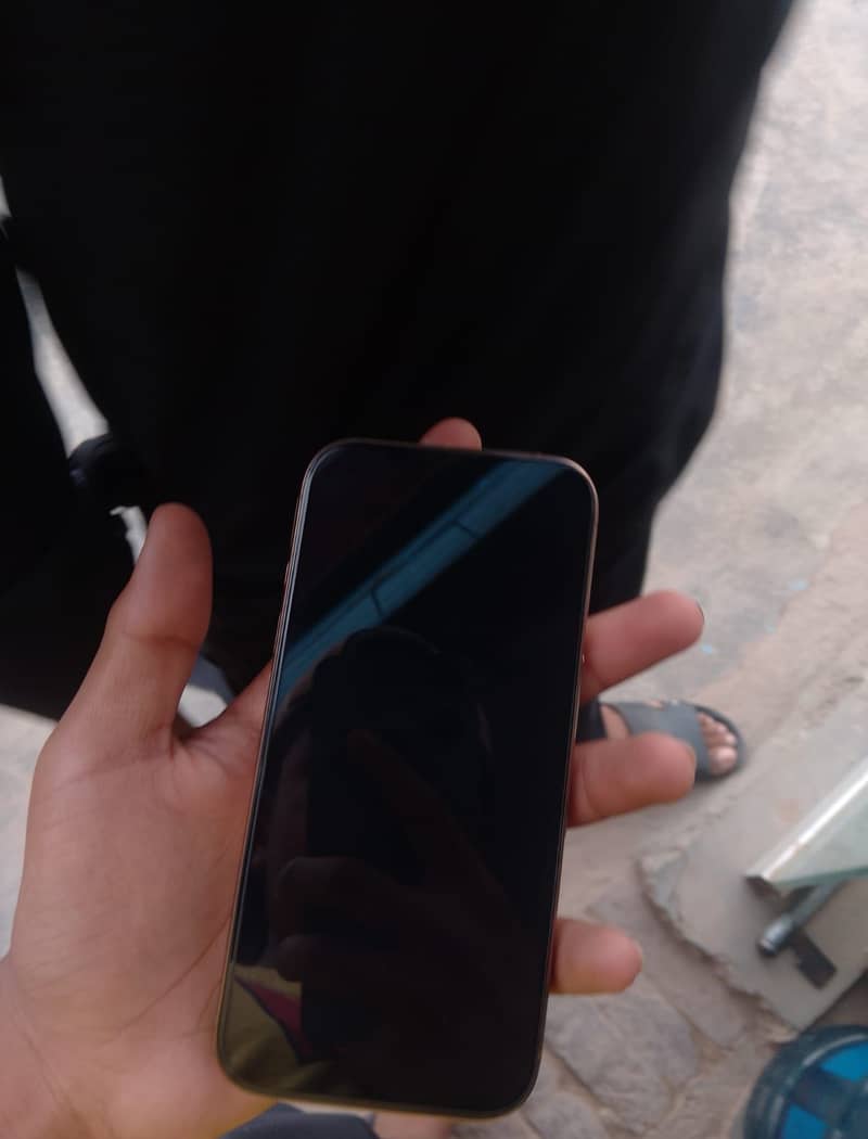 Apple iPhone 16 Pro 3