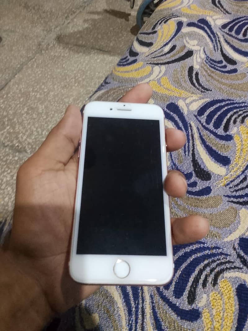 Apple iPhone 7 1