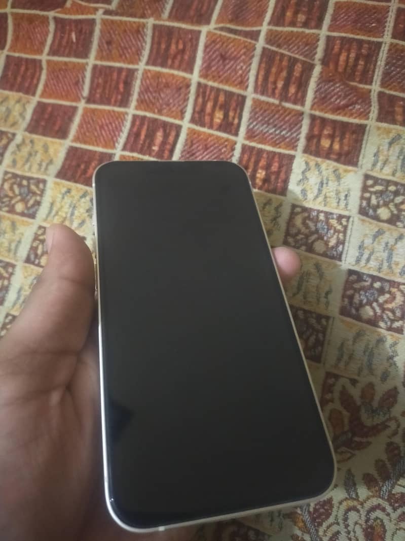 Apple iPhone 13 4