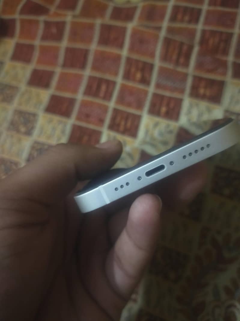 Apple iPhone 13 5
