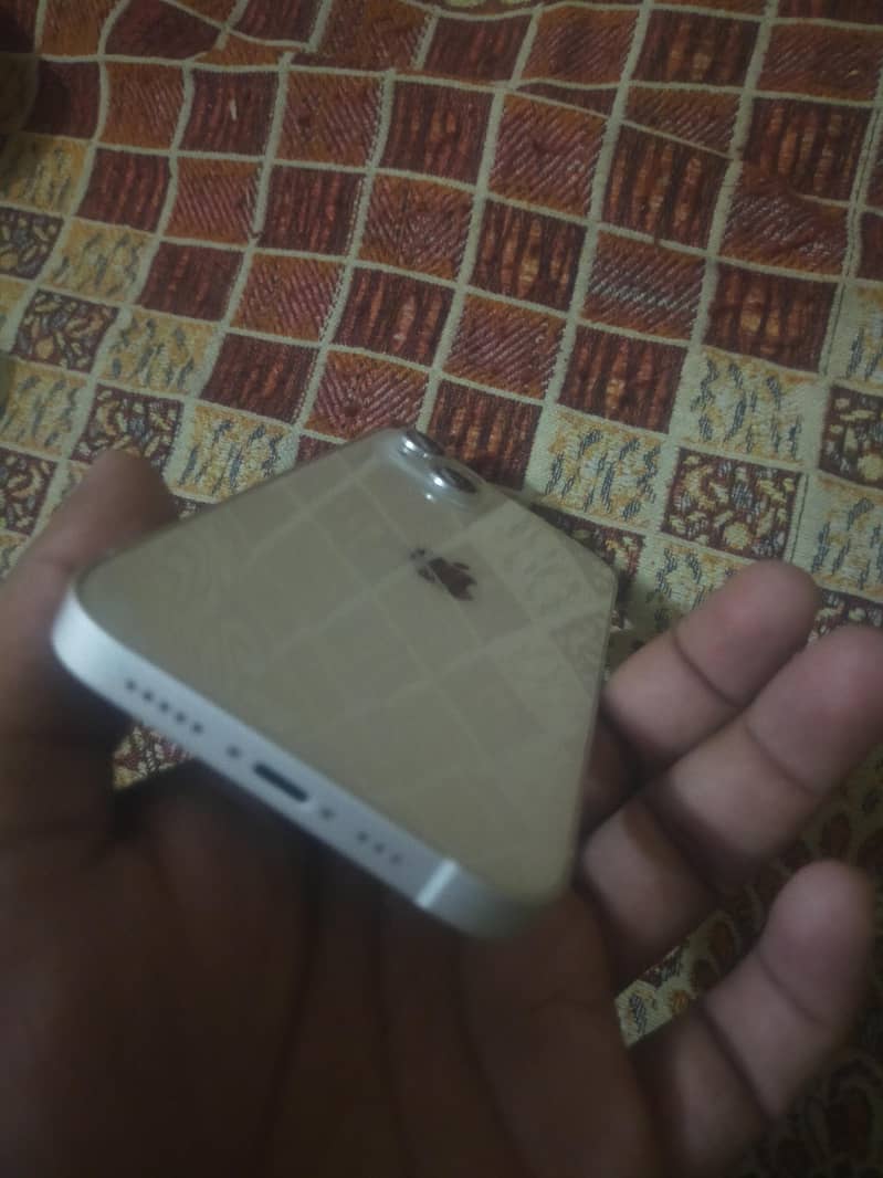 Apple iPhone 13 6