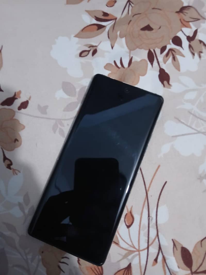 Tecno CAMON 40 Pro 1