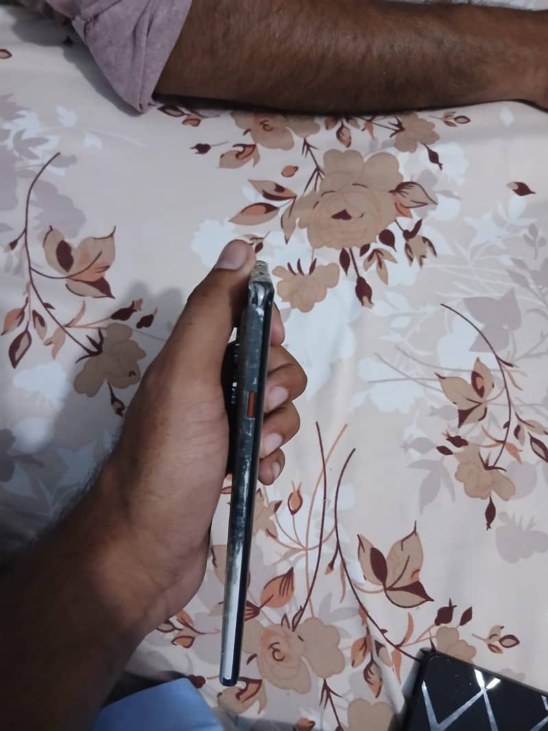 Tecno CAMON 40 Pro 5