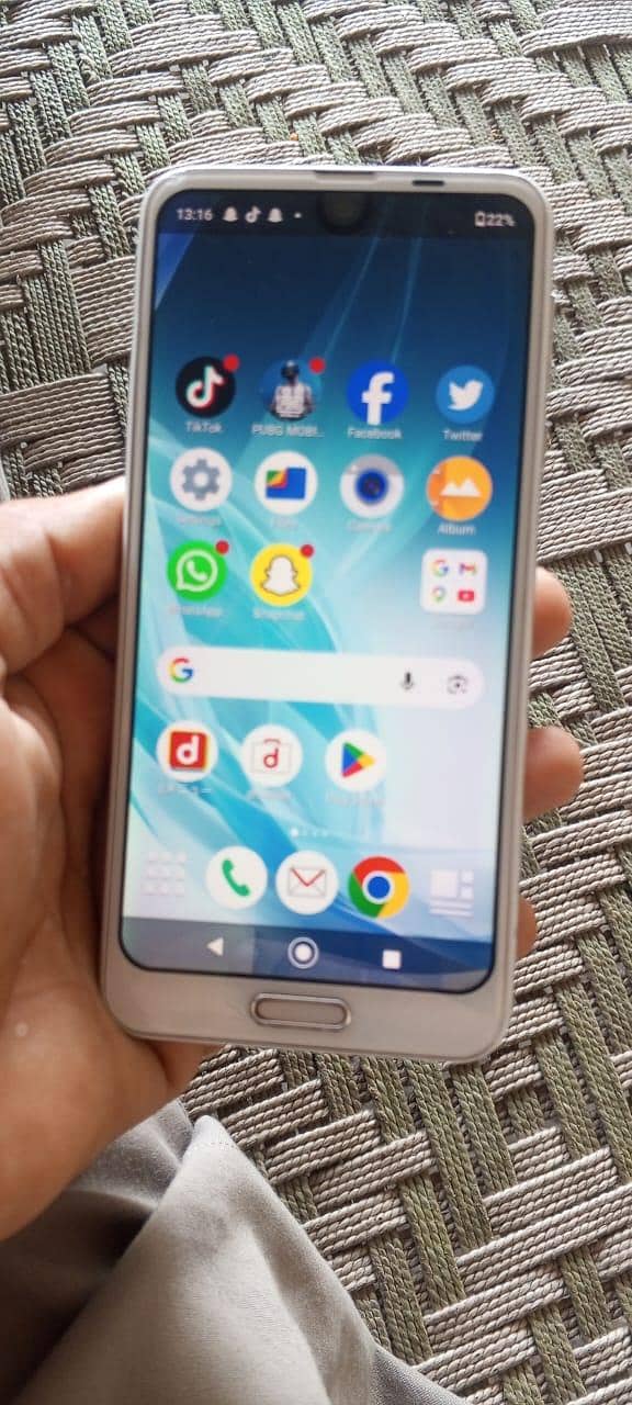 Sharp Aquos R2 3