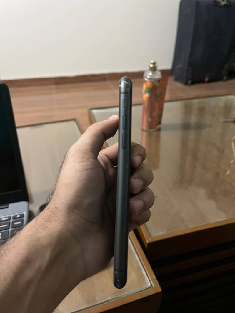 Apple iPhone 11 3