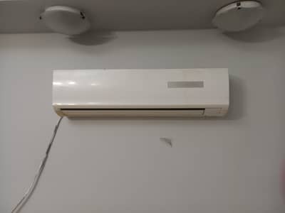 1.5 TON SPLIT AC WORKING IN BEST CONDITION