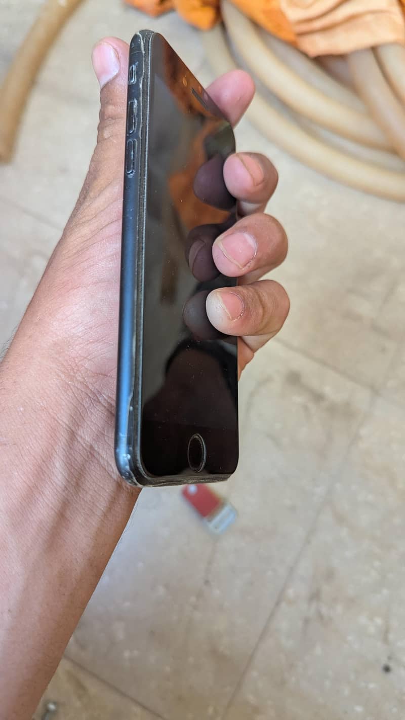 Apple iPhone 7 2