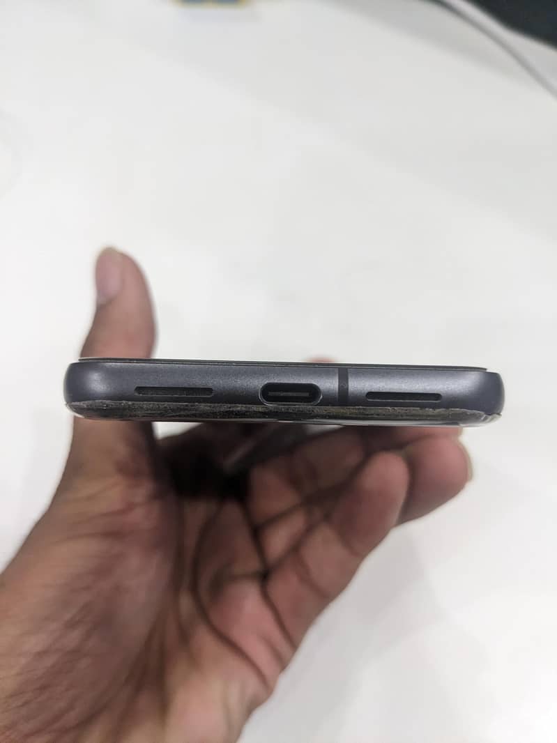 Google Pixel 8 4