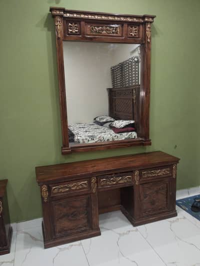 furniture full size double bad 2 side tables 1 dressing table