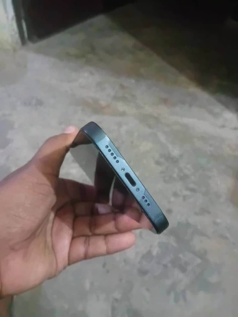 iPhone 13 0