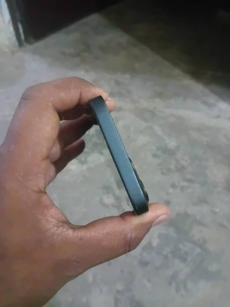 iPhone 13 6