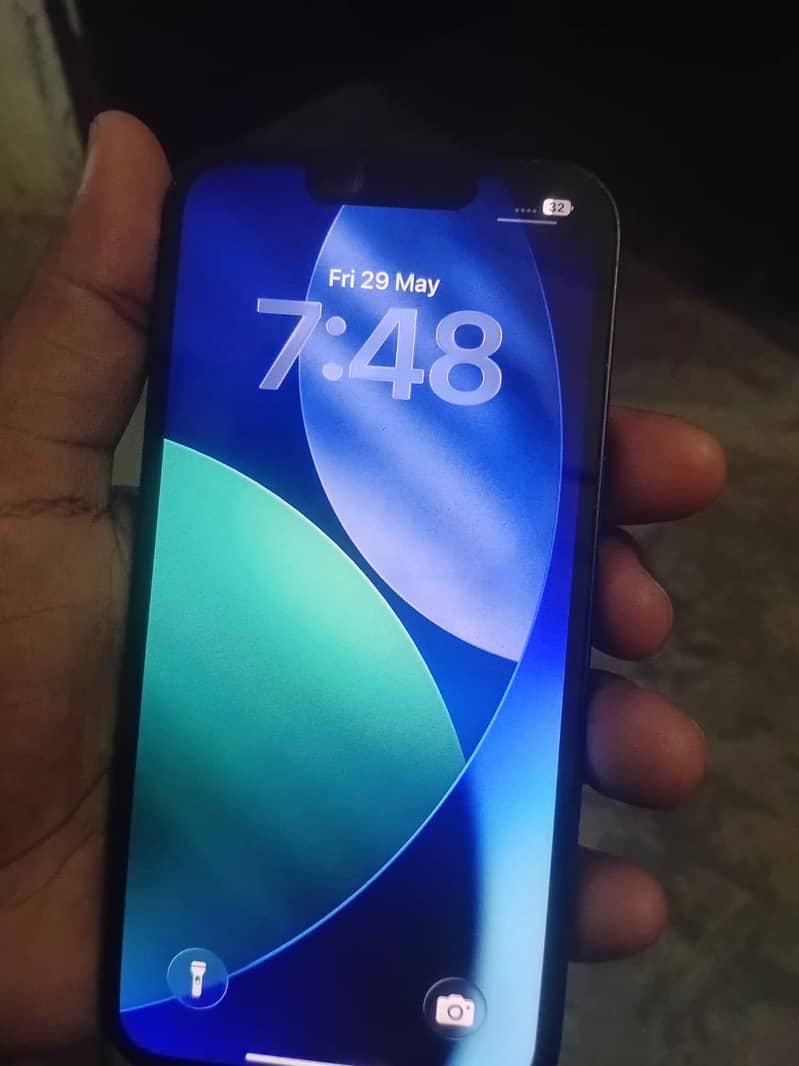 iPhone 13 8