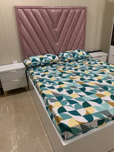 Bed set With Side Table
