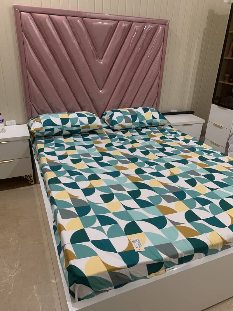 Bed set With Side Table 1