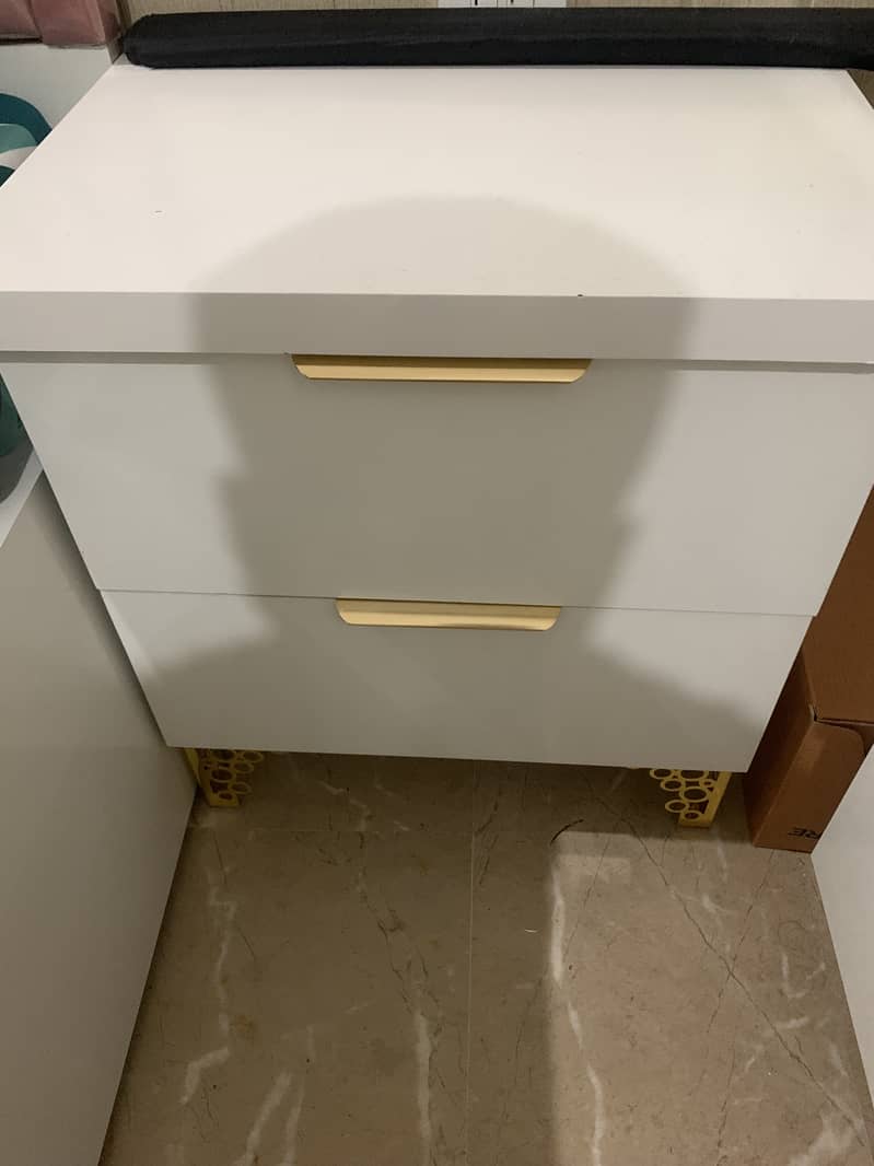 Bed set With Side Table 3