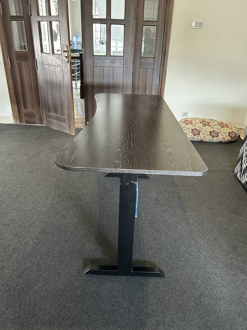 Study/work/computer table in great condition 1