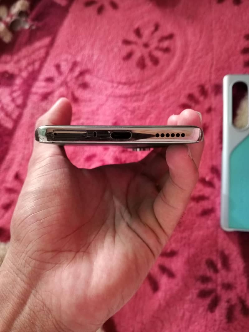 Tecno CAMON 40 Pro 1