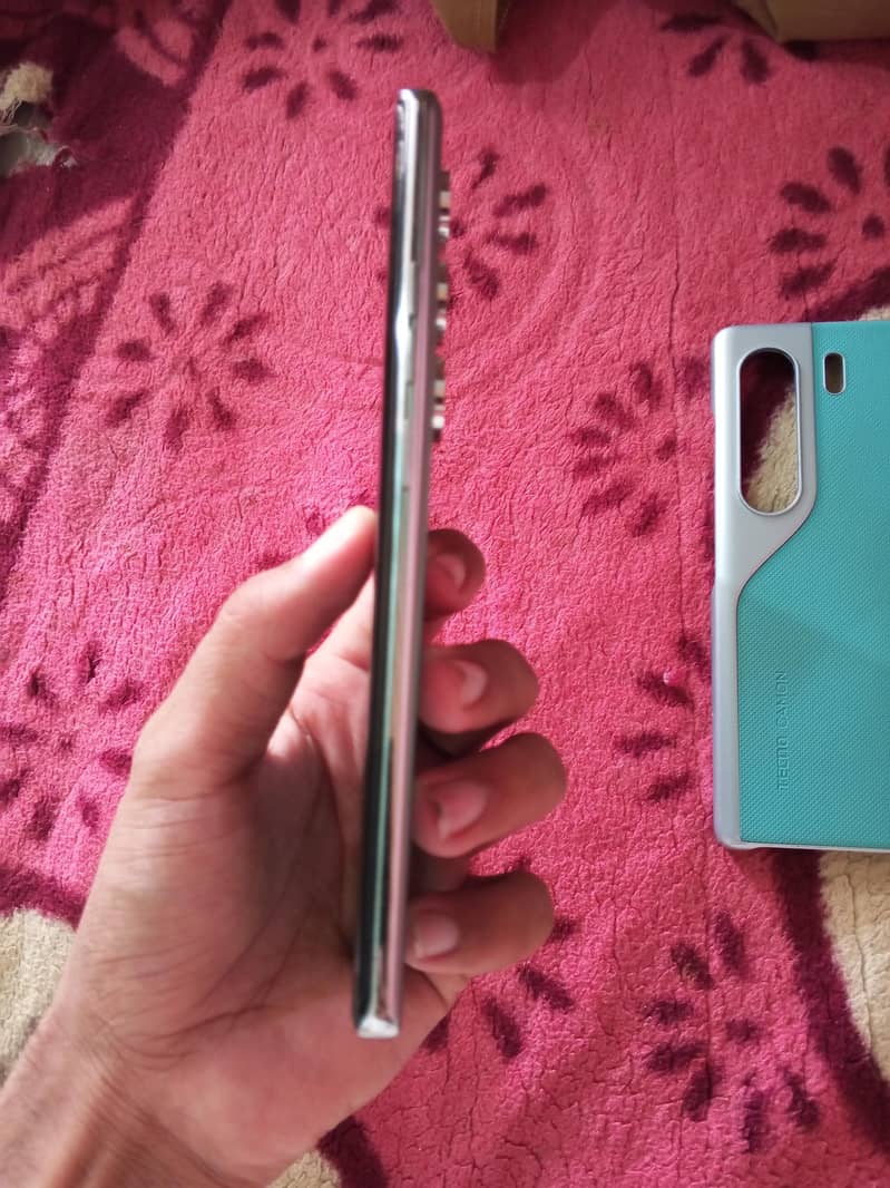 Tecno CAMON 40 Pro 3