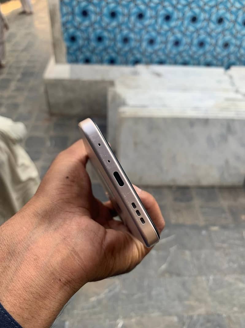 OPPO A6 4