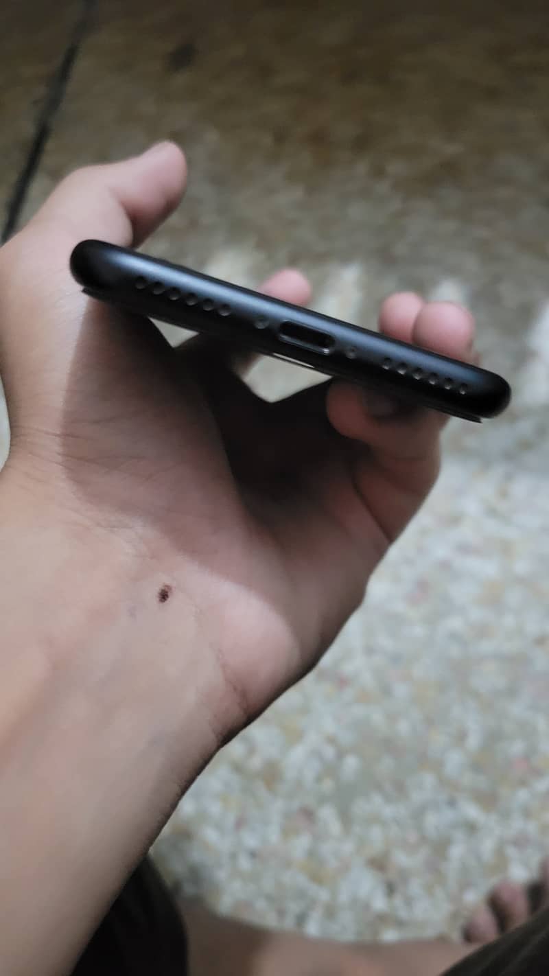 Apple iPhone 7 2
