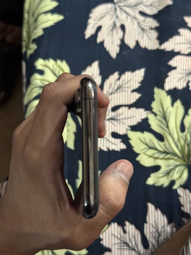 Apple iPhone XS Max 0