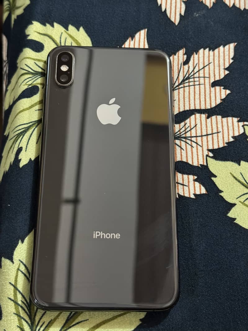 Apple iPhone XS Max 1